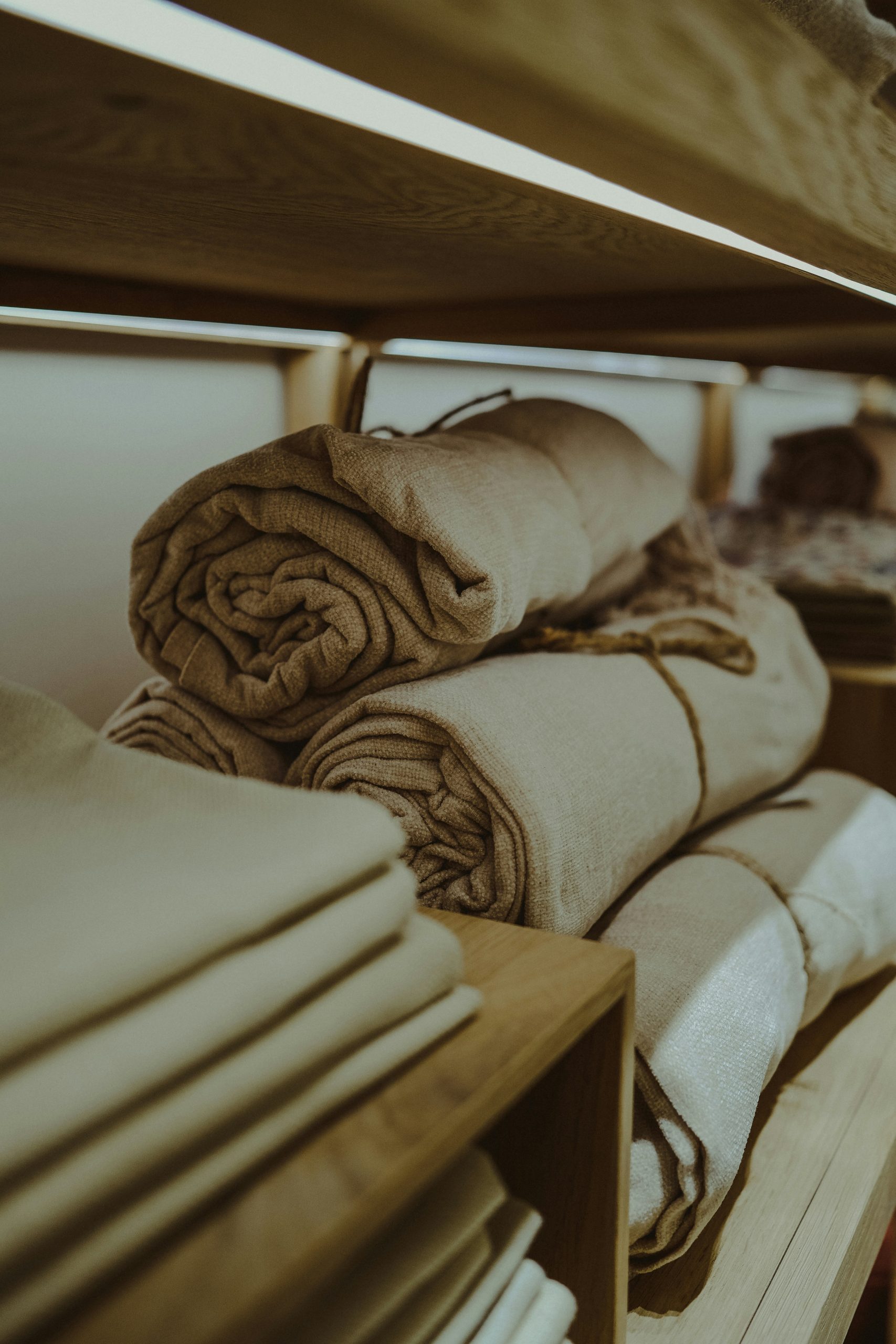 A propos 3 Draps anciens recyclés utilisés pour la création des cyanotypes et la conception des abat-jour fait main